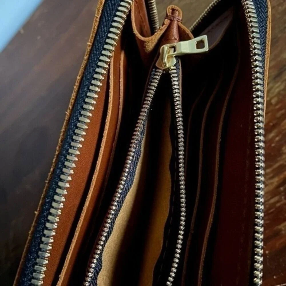 Portland Leather Goods NWOT Honey zip around accordion Large Wallet Compartments